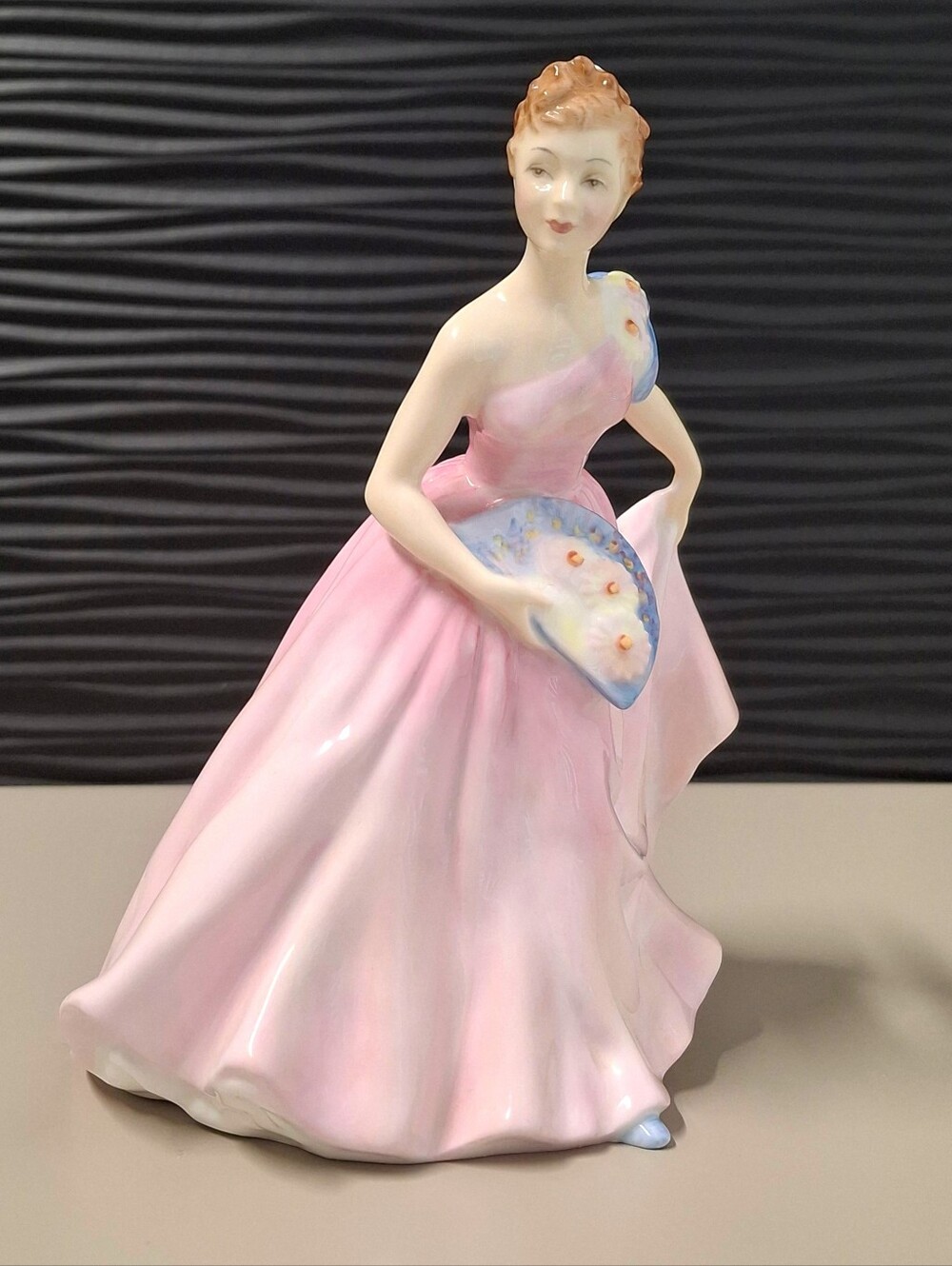Royal Doulton "Invitation" Lady Figurine Made in England 1955 Bone China 5 1/2"